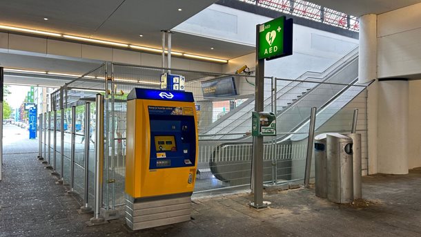 NS sluit tijdens spits ingang Almere Centrum t.h.v. busstation