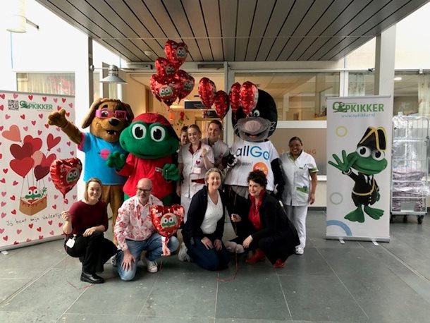Mol bezoekt samen met Stichting Opkikker het Flevoziekenhuis