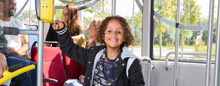 Kinderen reizen gratis in de voorjaarsvakantie met het 50 jaar Almere abonnement
