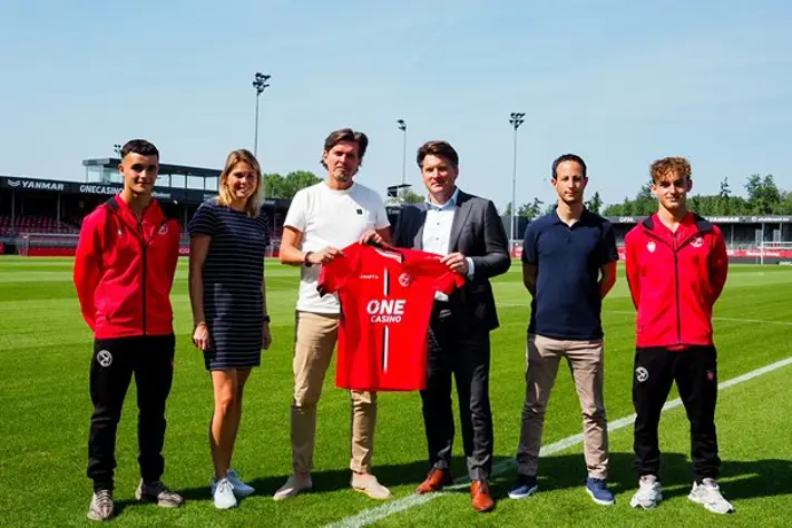 Almere City FC en allGo verlengen samenwerking